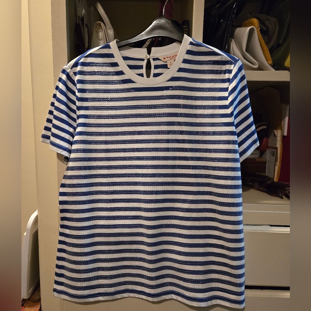 Brooks Brothers front sequin t-shirt sz XL